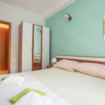 Vega Apartments Podgora Exterior foto